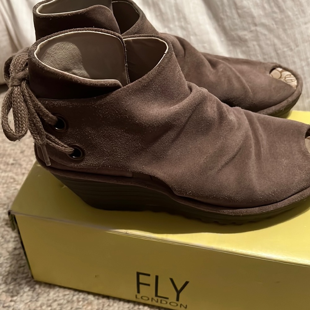 Fly London Yema Taupe